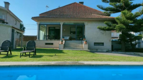 Gran casa pareada con piscina en Vigo